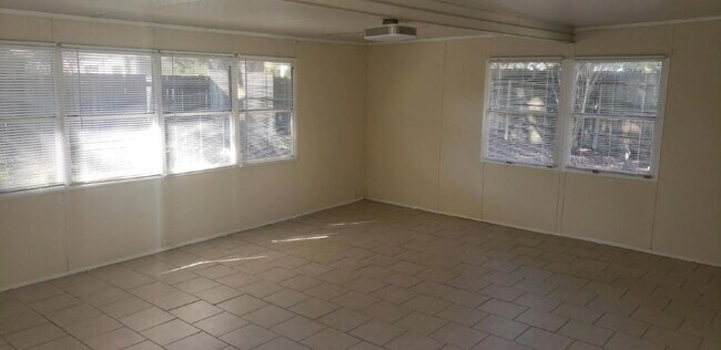 Building Photo - 6311 Clayridge Dr