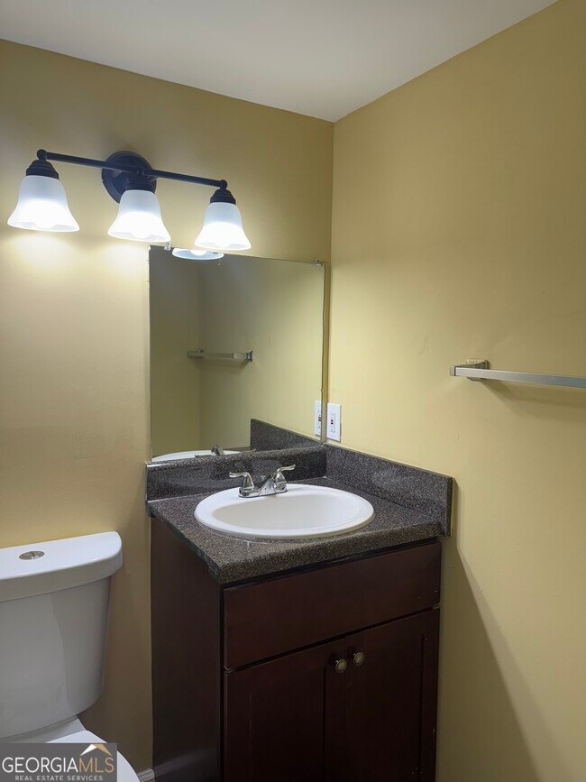 Building Photo - 400 Tunis Rd