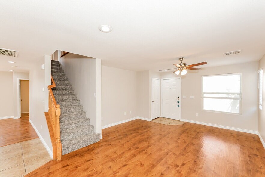 Building Photo - 5714 Old Colony Dr