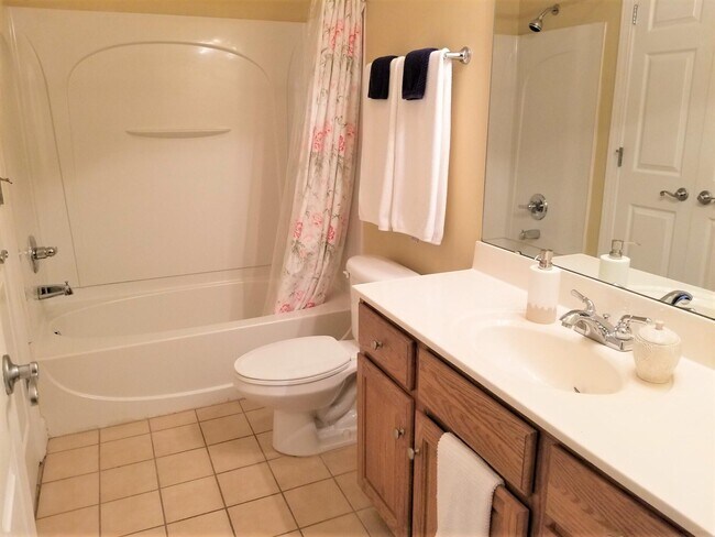 Building Photo - 615 Ballard Ln