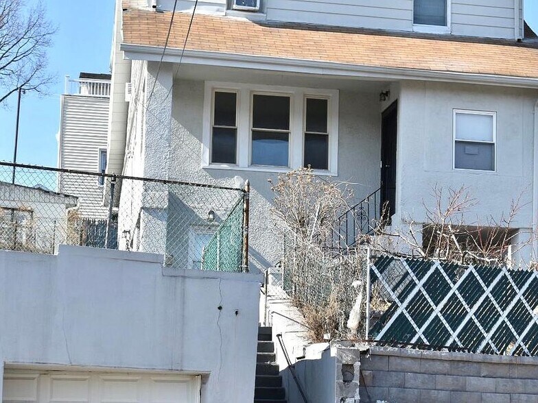 Building Photo - 161 Palisade Ave