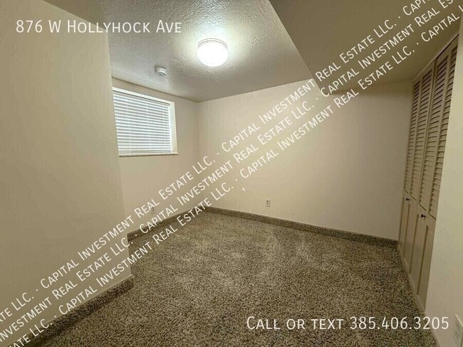 Building Photo - 876 Hollyhock Ave