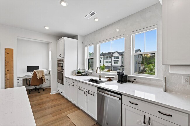Building Photo - 4730 Cypress Tree Ln