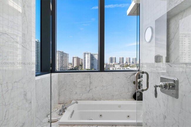 Building Photo - 17475 Collins Ave