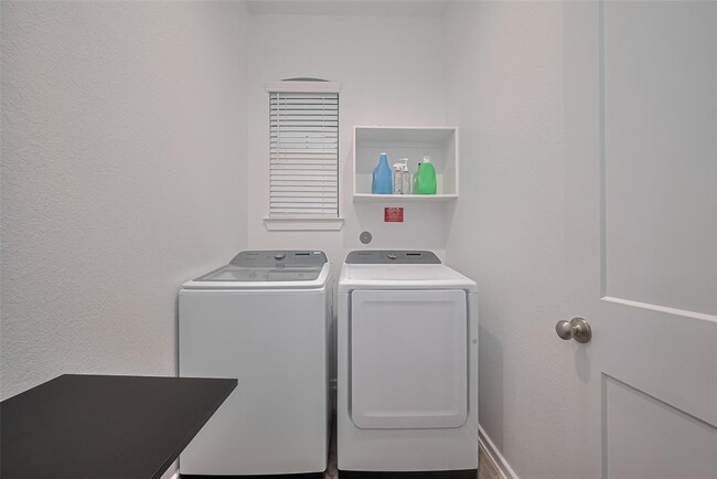 Building Photo - 7031 House Wren Ct