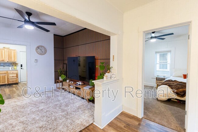 Building Photo - 631 Miles Ave