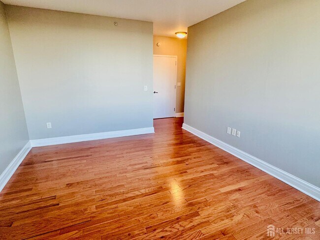 Building Photo - 1 Spring St