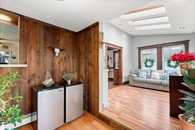 Building Photo - 162 Elliot Ave