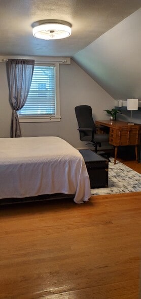 Building Photo - 1534 Crittenden Rd