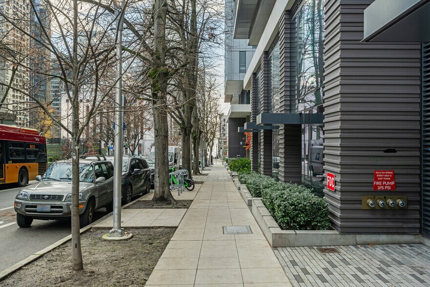 Building Photo - 702 Spring St