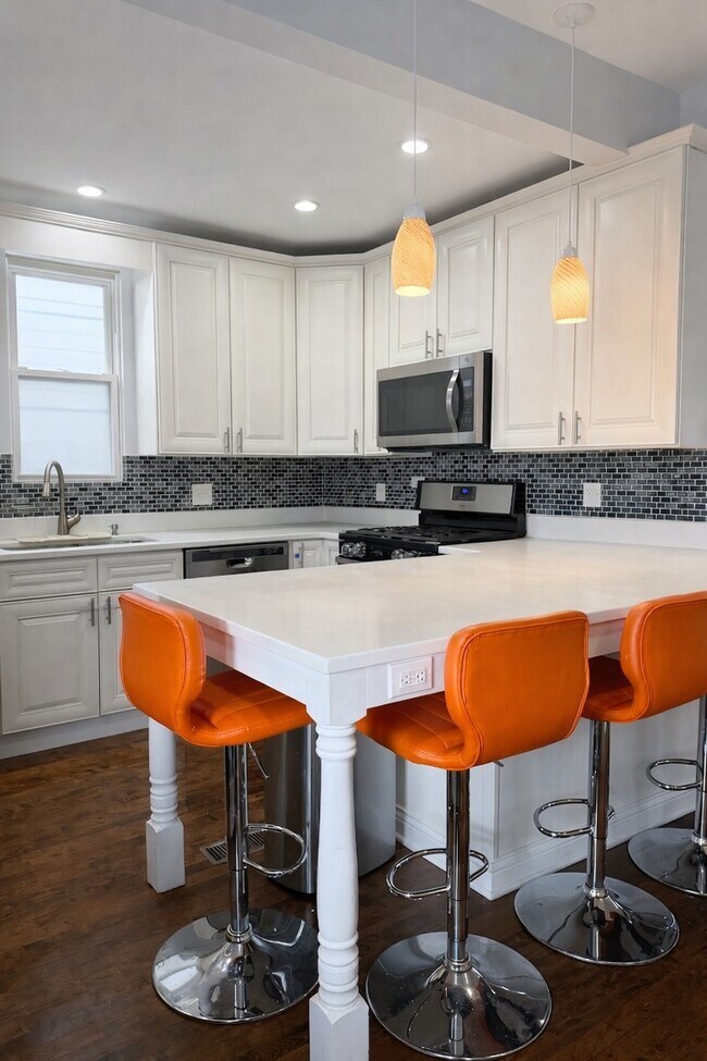 Building Photo - 4151 W Fullerton Ave