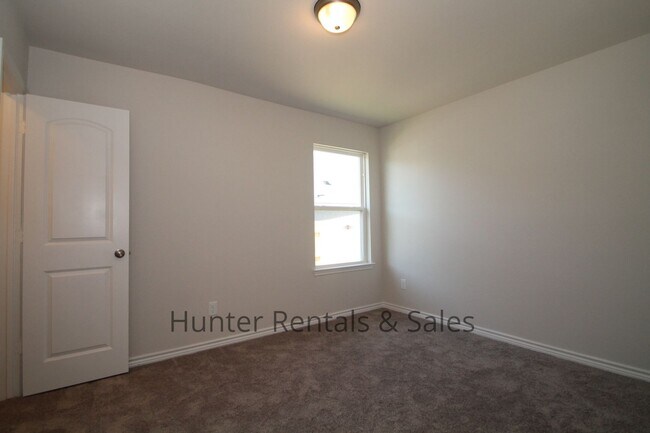Building Photo - Temple North Gate Beauty!  Rent Reduced! Won't last long!