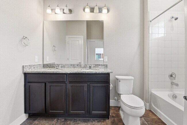 Building Photo - $1,640.95, 2-bed, 2-bath condo located in Aurora.