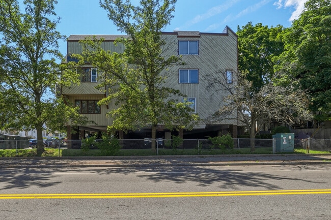 Building Photo - 183 Livingston Pl