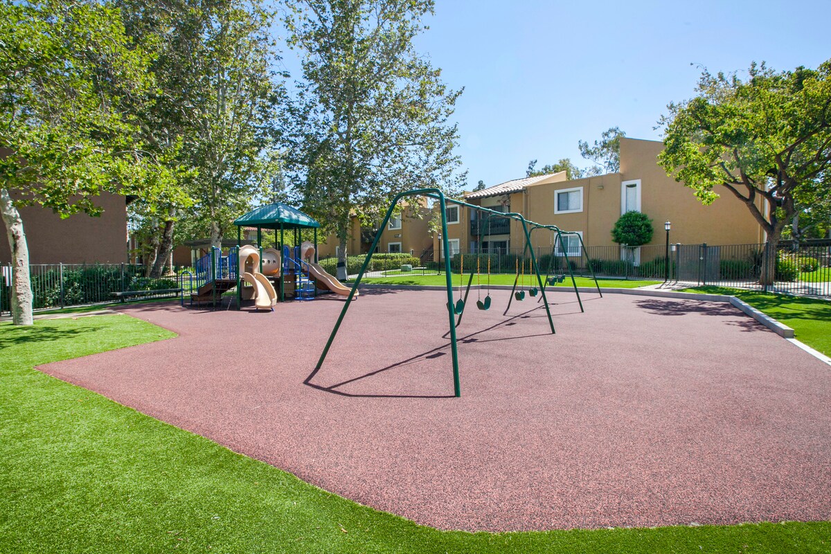 Building Photo - 17131 W Bernardo Dr
