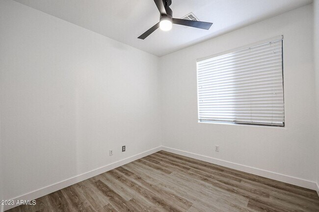 Building Photo - BRAND NEW 5 BEDROOM HOME IN PHOENIX