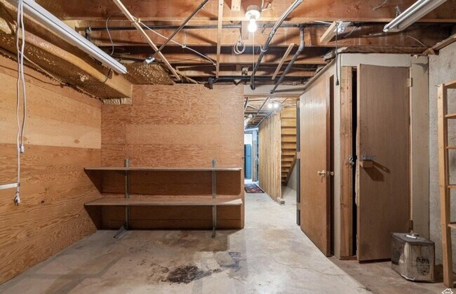 Building Photo - Single Family Home Close to SUU and Cedar High School