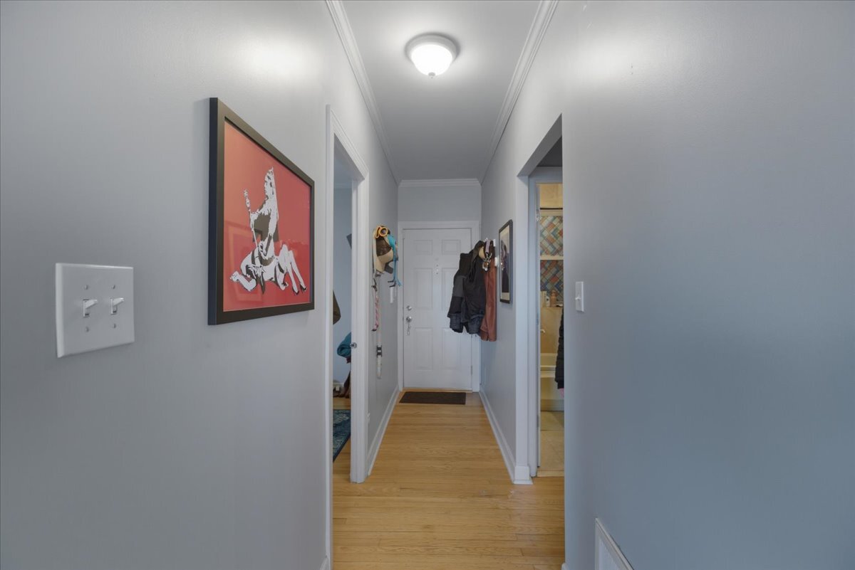 Building Photo - 3040 W Diversey Ave