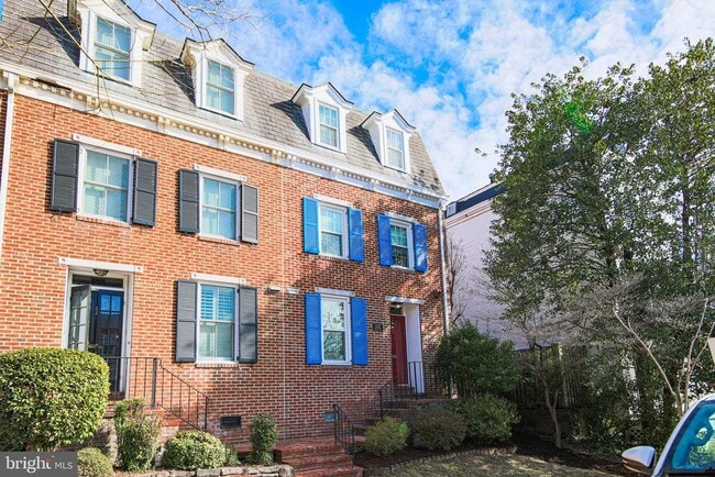 Building Photo - 332 S Alfred St