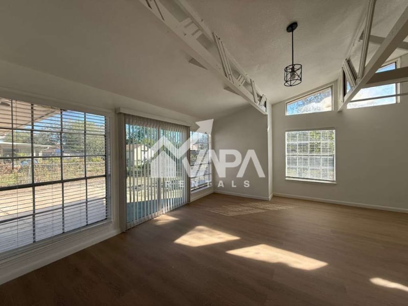 Building Photo - 7462 Meadow Breeze Dr