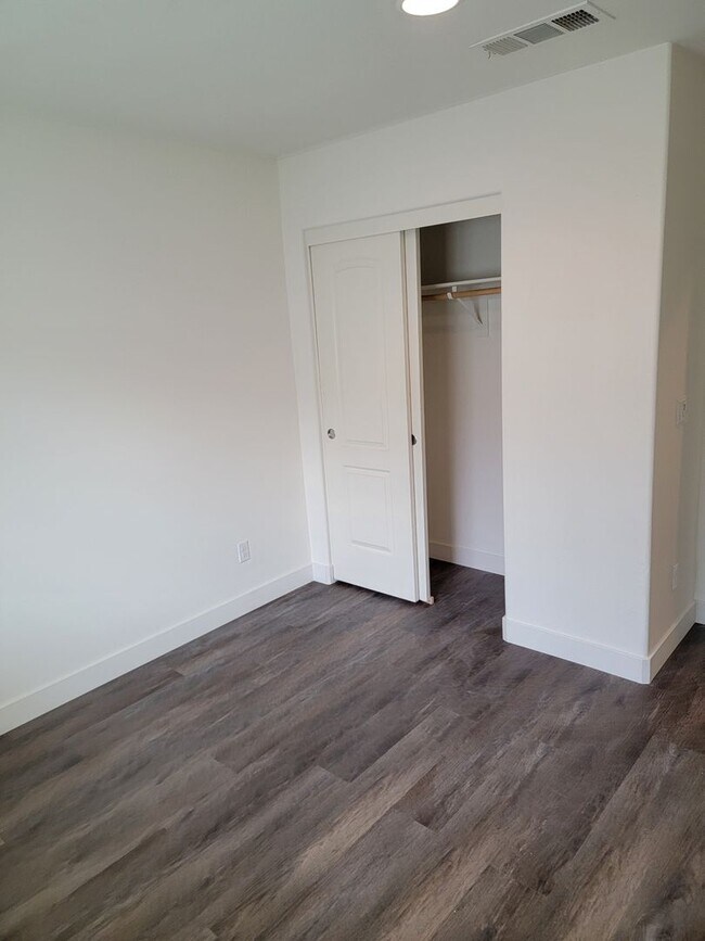 Building Photo - Georgous 4-bedroom, 3-bath detached condo ...