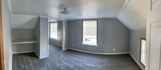 Building Photo - Charming and Spacious Rental Home in El Dorado, KS