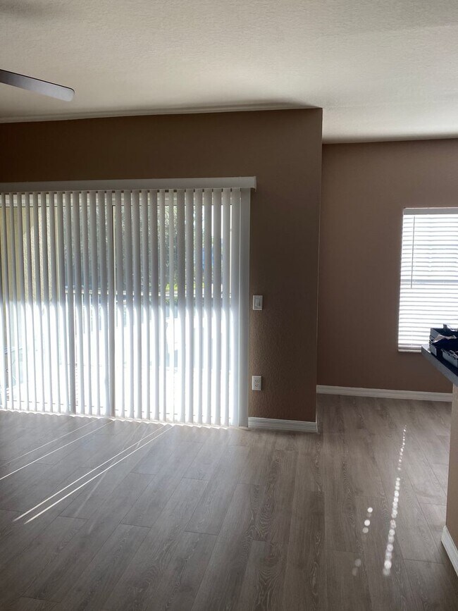 Building Photo - Beautiful 2 bedroom, 2.5 bath Condo in the...