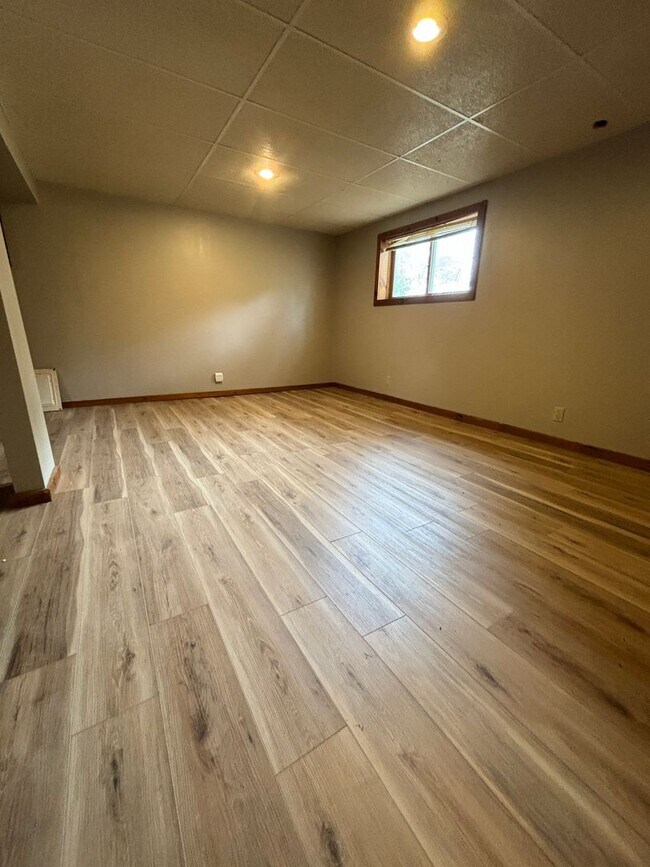 Building Photo - 4152 Suburban Dr