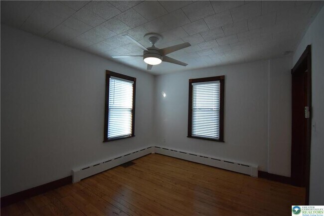 Building Photo - 204 N 9th St