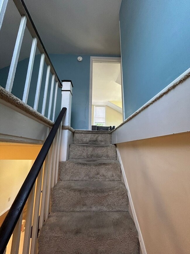 Building Photo - FOUR BEDROOM AVAILABLE - JUNE 1st, 2026