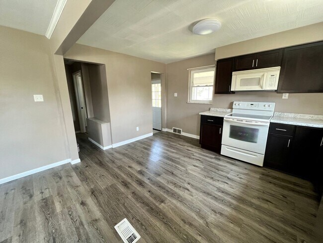 Building Photo - Newly Updated! 1 Bedroom 1 Bathroom Home -...