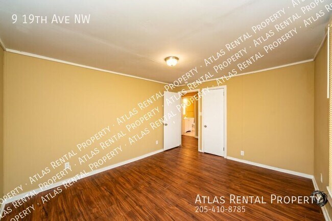 Building Photo - 9 19th Ave NW