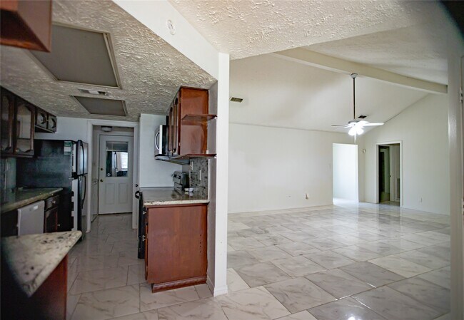 Building Photo - 23115 Bright Star Rd