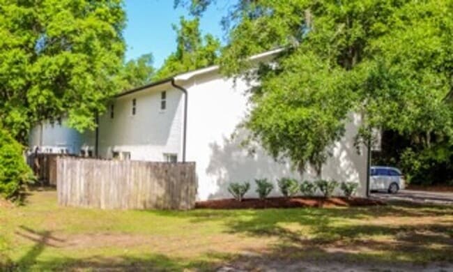 Building Photo - 2 bedroom / 1.5 Townhome in West Ashley