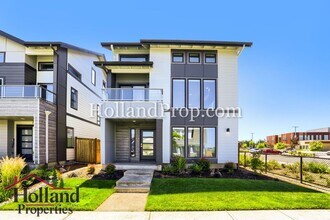 Building Photo - Spacious, Energy-Efficient Home in Reeds Crossing Near Parks & Trails