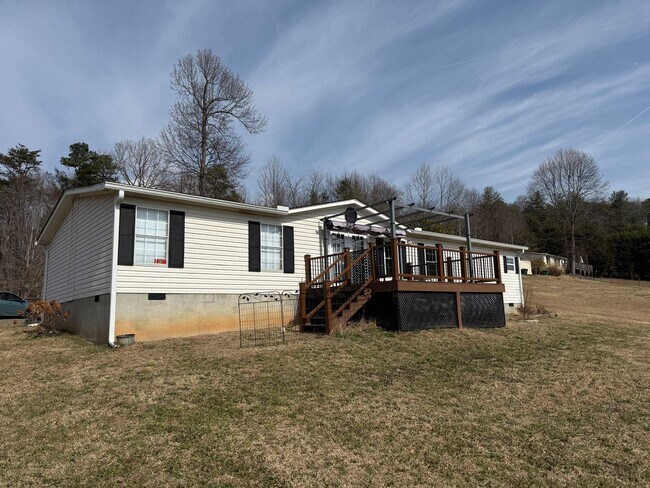 Building Photo - Furnished 3BD/2BA home in Black Mountain available now!
