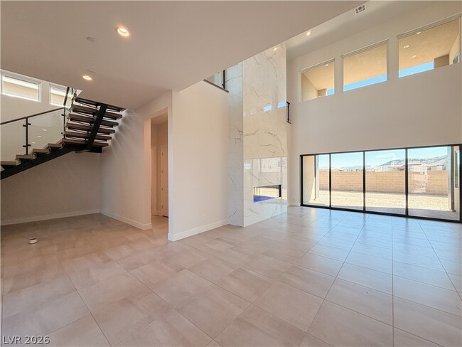 Building Photo - 10761 Canyon Bloom Dr