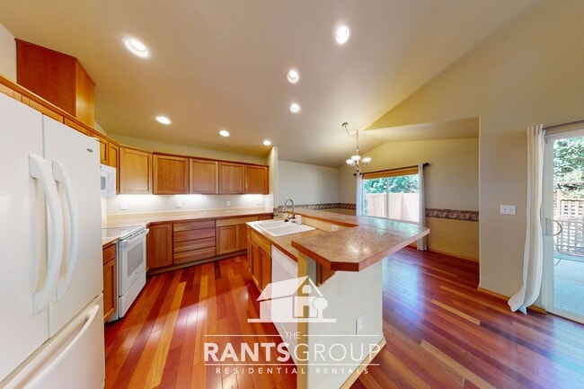 Building Photo - Well-Maintained 2-Bed / 2-Bath Home with A...