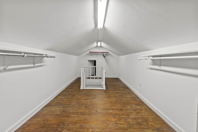 Building Photo - 1502 Tryon Rd