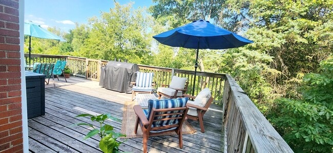 Building Photo - 3 Bed 2 Bath in Robinson, PA