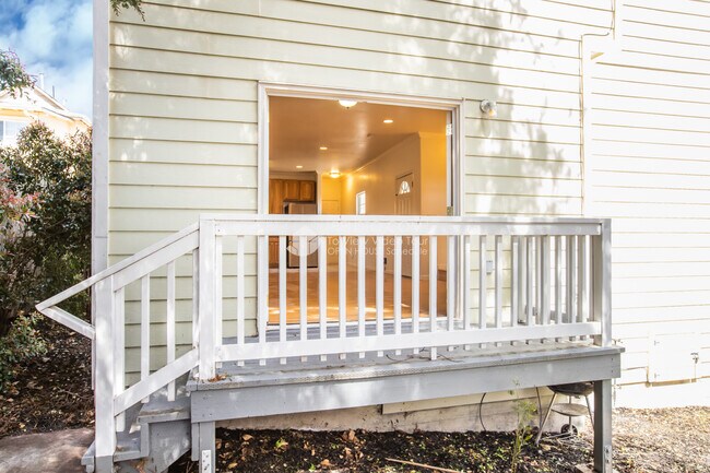 Building Photo - 3243 Davis St