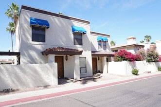 Building Photo - 5002 E Hazel Dr
