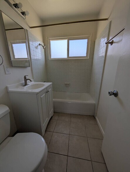 Building Photo - 4138 Redondo Beach Blvd