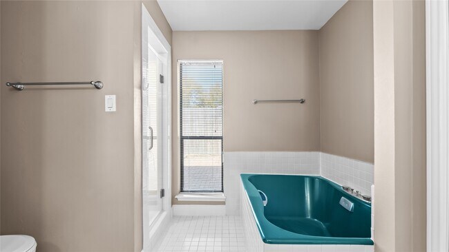 Building Photo - 1017 Howard Ln