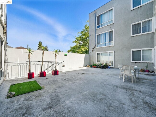 Building Photo - 1515 14th Ave