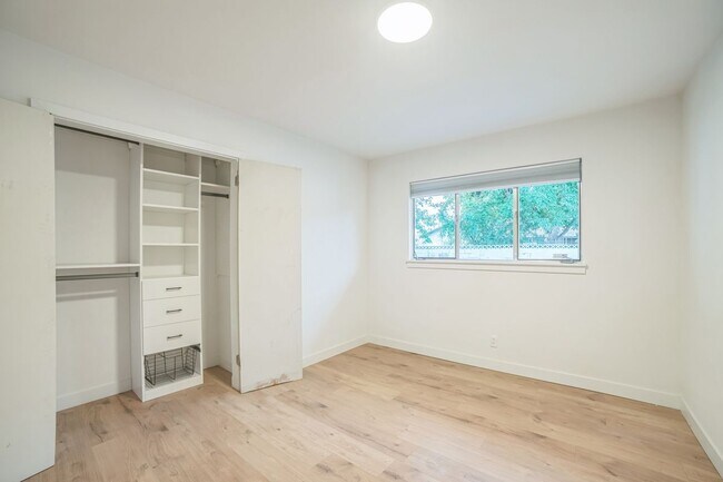 Building Photo - 1700 Bracken Ave