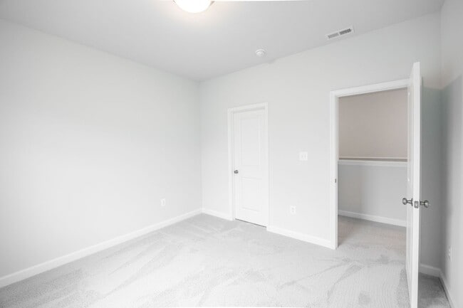 Building Photo - Beautiful 3 Bedroom Home on Corner Lot in ...