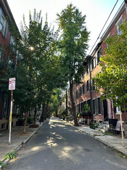 Building Photo - 421 S 17th St
