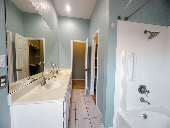 Building Photo - 7830 Blue Bonnet St