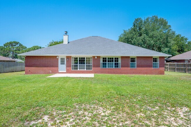 Building Photo - Spacious Home in Navarre!